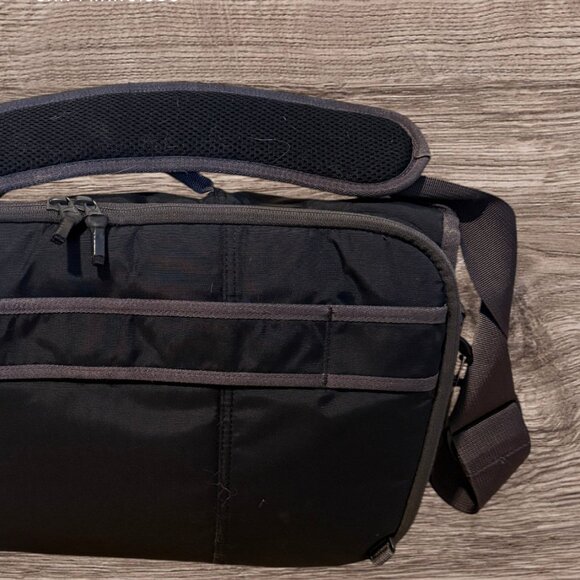 Timbuk 2 Canvas Multi Compartments Message Laptop Travel Bag - Picture 6 of 7